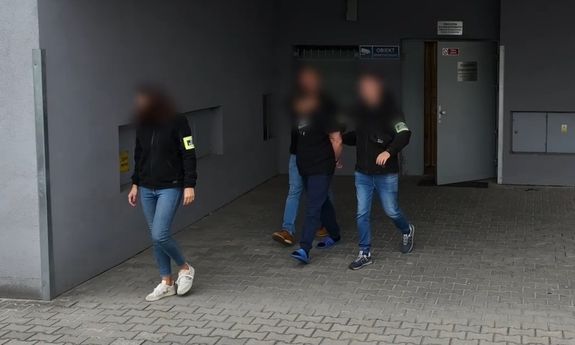 Policja zatrzymuje 6 osób podejrzanych o wykorzystywanie cudzych kart płatniczych