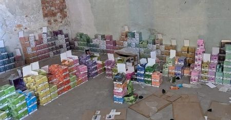 Udaremniony proceder handlu jednorazowymi e-papierosami bez polskich znaków akcyzy.
