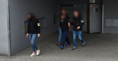 Policja zatrzymuje 6 osób podejrzanych o wykorzystywanie cudzych kart płatniczych
