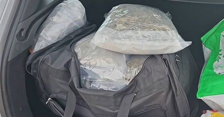 Dwóch 27-latków w samochodzie przewoziło 10 kg marihuany.