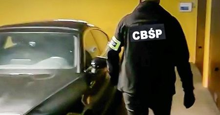 Kradli, legalizowali i sprzedali samochody-rozbity gang.