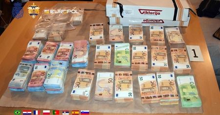 Uderzenie w bałkański  kartel narkotykowy– przejęto na Atlantyku 2,7 tony kokainy.