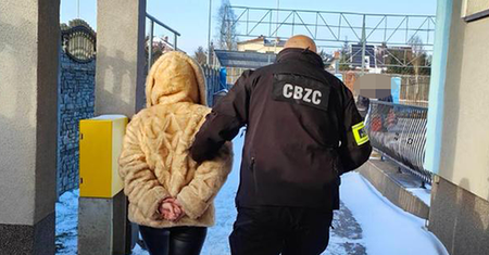 Dopłata do paczki? Nieuregulowany rachunek za prąd? Oszuści zatrzymani przez  CBZC