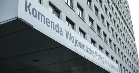 Płacili za fałszywe zaświadczenia o szczepieniu.