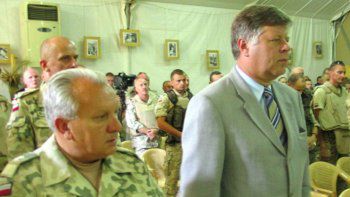 Minister Szmajdziński podczas mszy