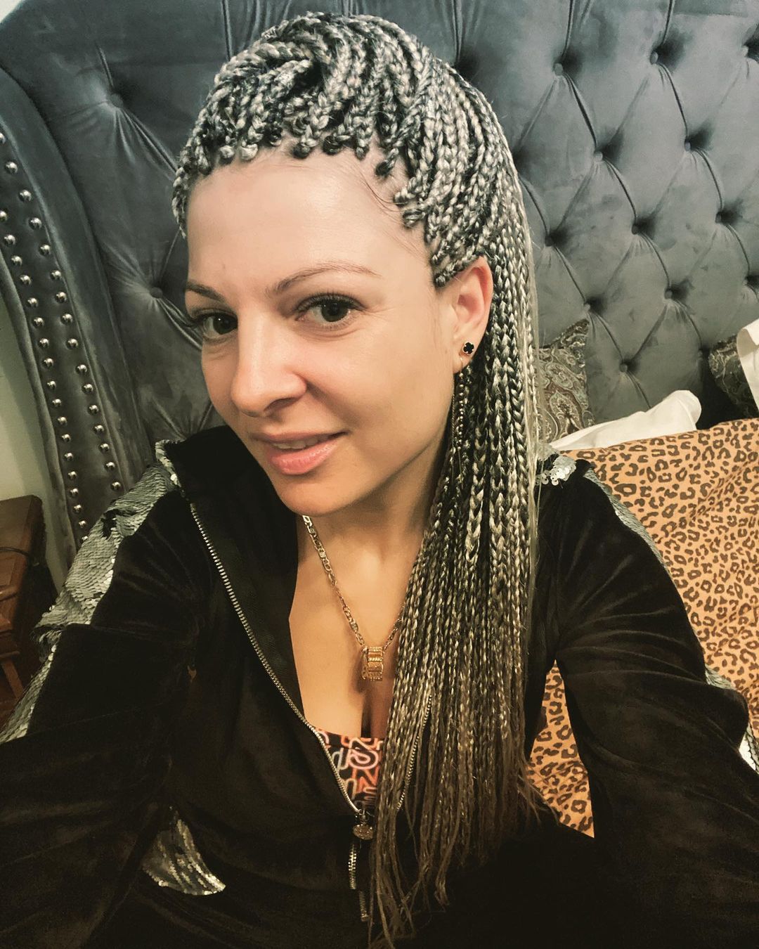 Magda Narożna w warkoczykach