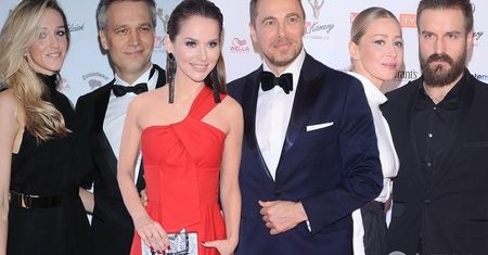 Michał Żebrowski z żoną, Kasia Warnke z narzeczonym czy Paulina Sykut z mężem. Która para na Telekamerach była najbardziej stylowa?