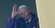 Papież w szpitalnym oknie