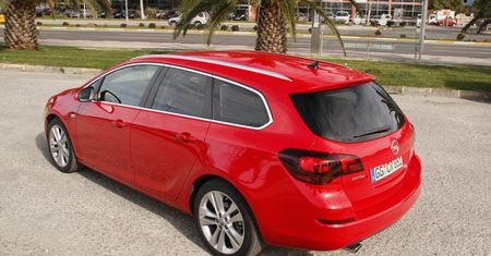 Test: Opel Astra Sports Tourer - Dwie tożsamości
