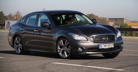 Premierowy test: Infiniti M - Rzymskie wakacje