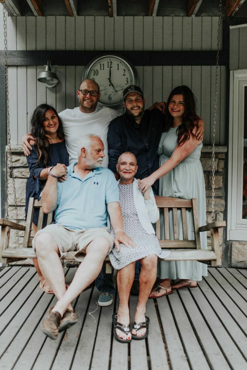 Sheila z bliskimi, fot. Erika Brooke Photography