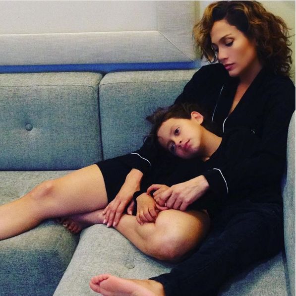 Jennifer Lopez odpoczywa z dziećmi [instagram.com]