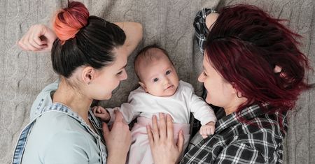 Dziecko z dwoma matkami? Polski sąd zabiera głos