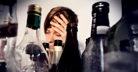 Alkoholizm u kobiet - konsekwencje, współuzależnienie, leczenie