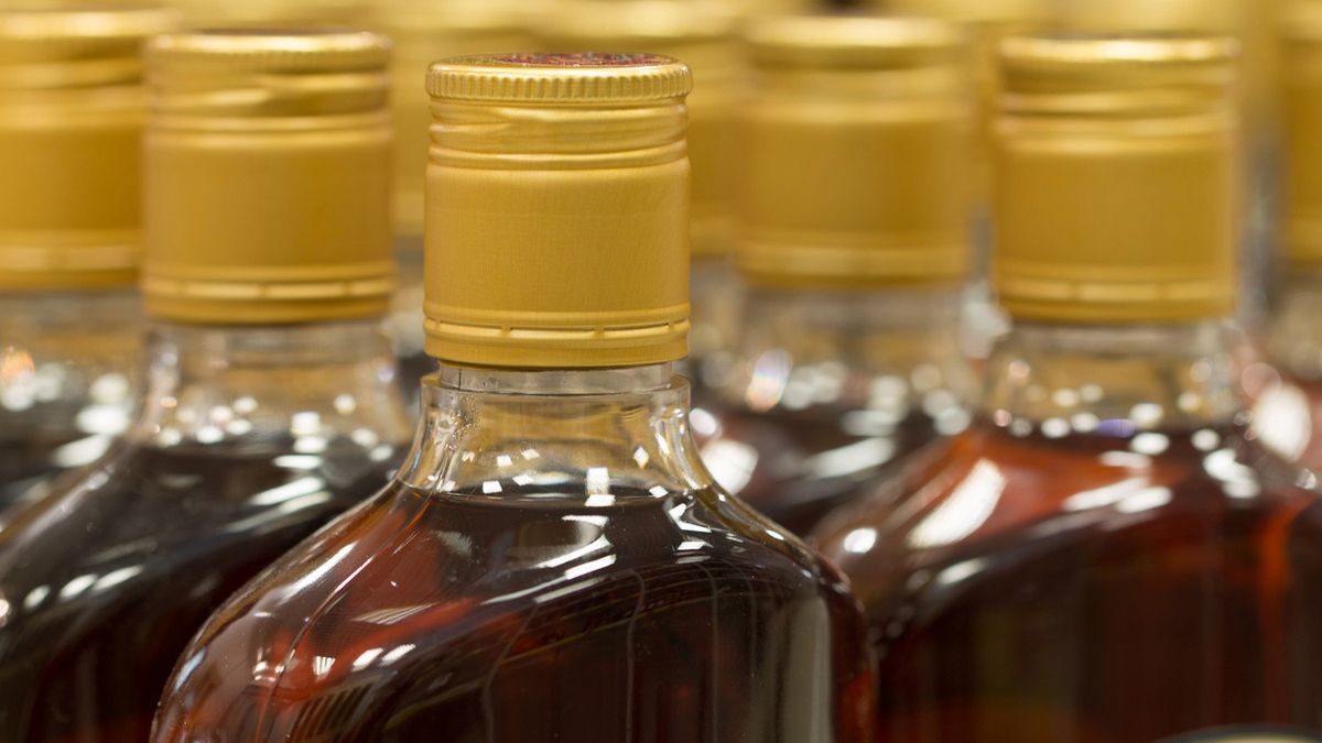 Zwiększa ryzyko dny moczanowej o 85 proc. Negatywnie wpływa na kości i stawy