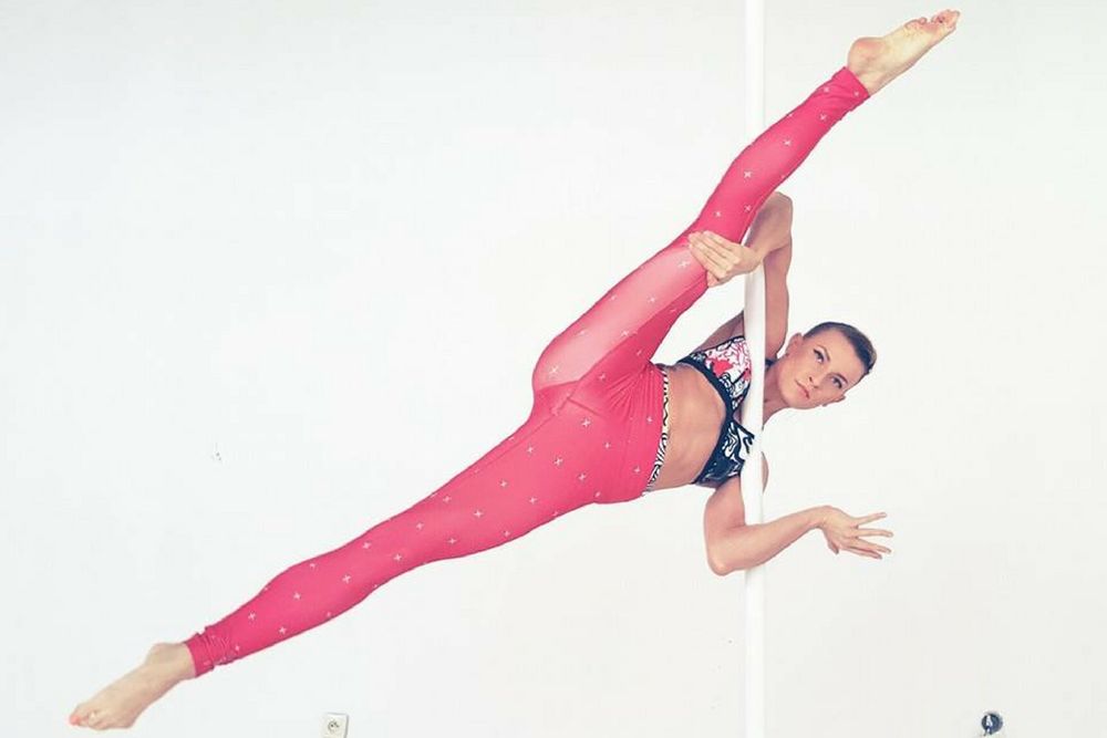 K. Bigos trenuje pole dance od 8 lat