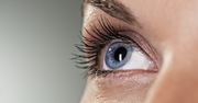 Obrzęk powieki - przyczyny, objawy, domowe sposoby