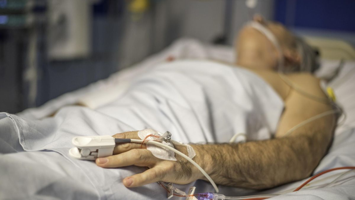 Jeden z najbardziej zakaźnych wirusów. Atakuje drogi oddechowe