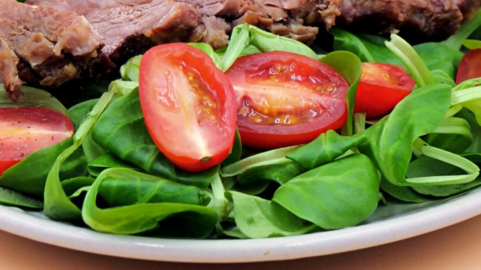 Regularne spożywanie roszponki wspiera wzrok, odporność, serce i trawienie.