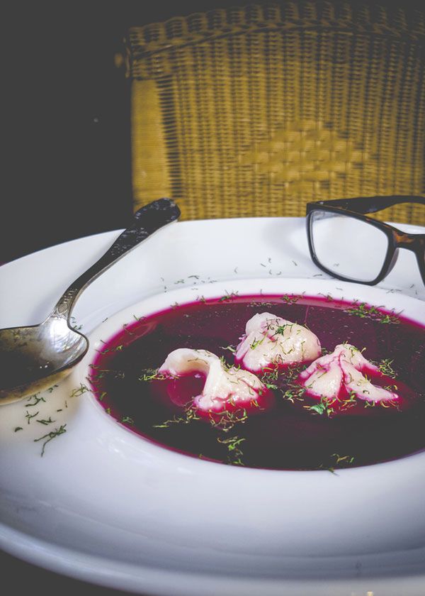 Dużo ciekawostek na temat Świąt i wigilijnych potraw opisuje w najnowszej książce &quot;Opowieści ze smakiem&quot;