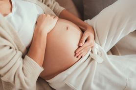 Wzdęcia w ciąży: przyczyny i sposoby niosące ulgę 