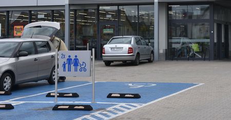 Parkujesz na miejscach dla rodzin z dziećmi? Zobacz, co ci za to grozi
