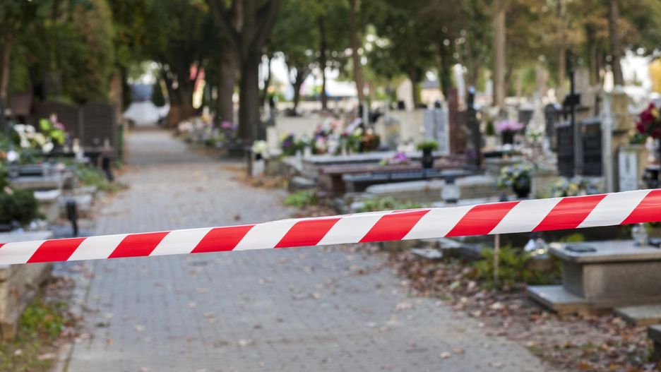 Płyta nagrobkowa przygniotła małego chłopca. 1,5-roczny chłopiec zmarł