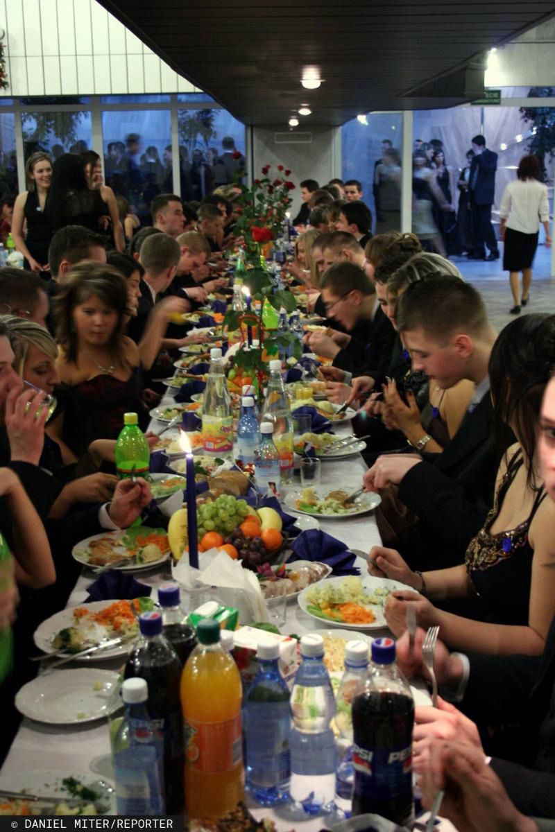 Tak przemycają alkohol na studniówki