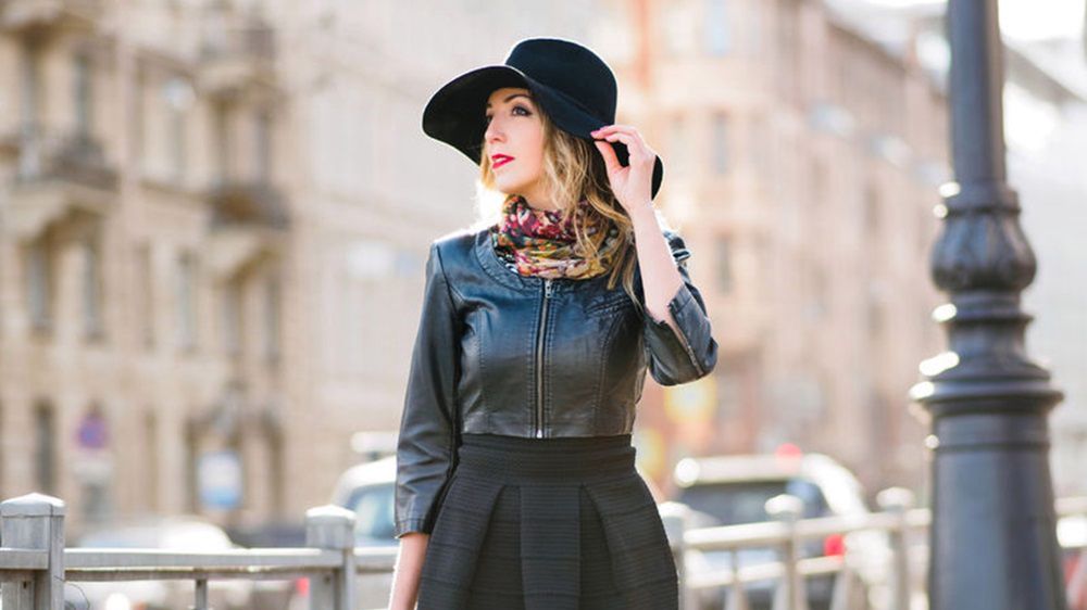 Trapezowa spódnica będzie się świetnie prezentowała w połączeniu ze skórzaną kurtką, ale nie tylko