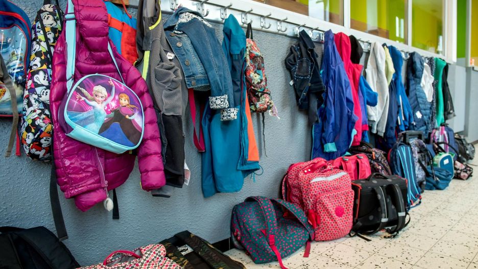 Nowy przedmiot w przedszkolu i szkole. Dzieci będą wiązać sznurówki i przyszywać guziki