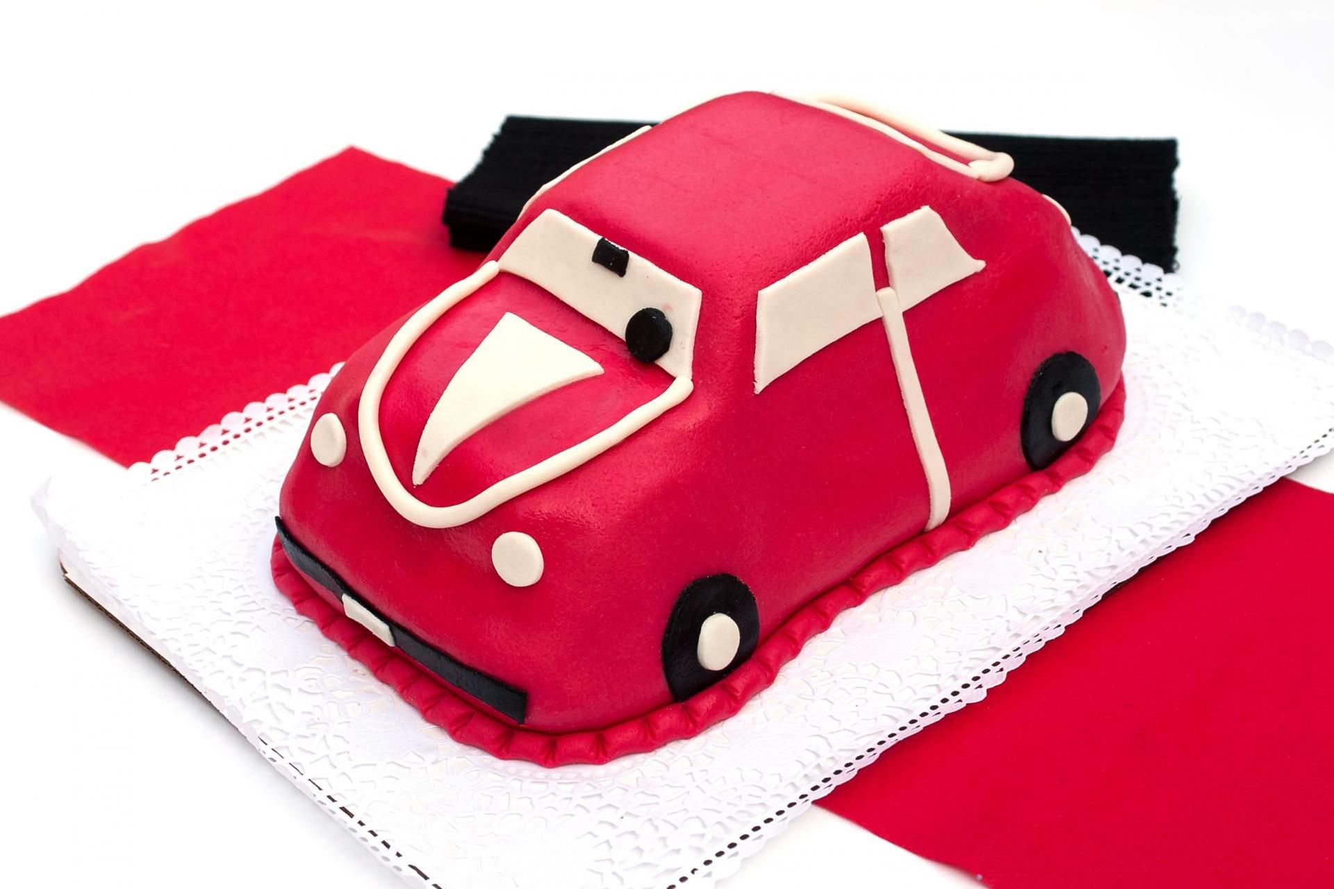 Tort dla chłopca w kształcie samochodu