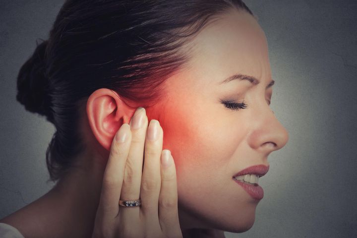 Przy bólu ucha pomogą domowe sposoby. Wystarczy, że użyjesz produktów, które są dostępne w twojej kuchni