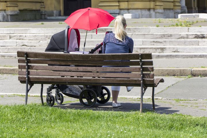 Przed słońcem dobrze chroni parasolka 