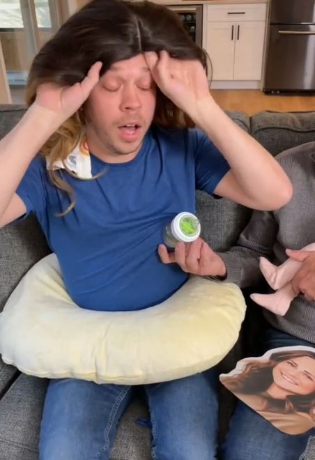 Josh przebrał się za żonę