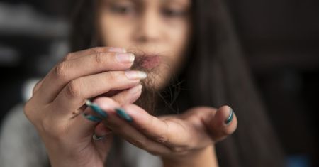 Spadek libido, wypadanie włosów i amnezja mogą być skutkami COVID-19