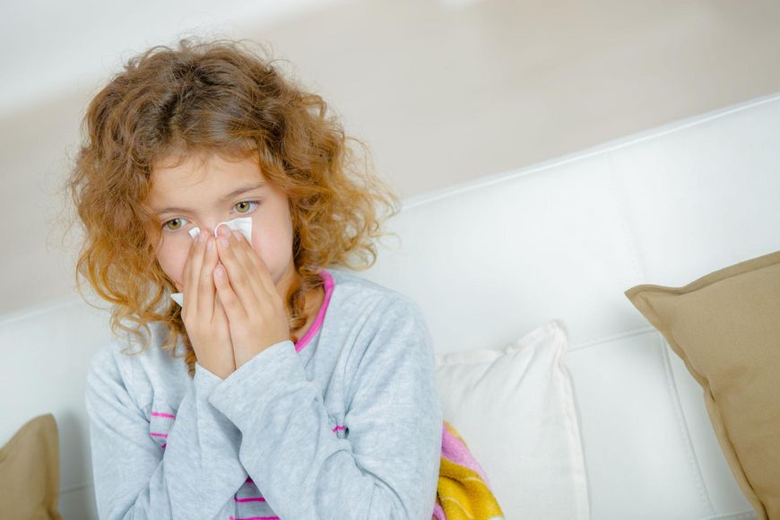 Jeśli dziecko ma alergię, należy pamiętać o lekach przeciwalergicznych (123rf.com)