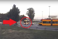 Kierowca autobusu go nie wpuścił, więc... zablokował pojazd własnym ciałem