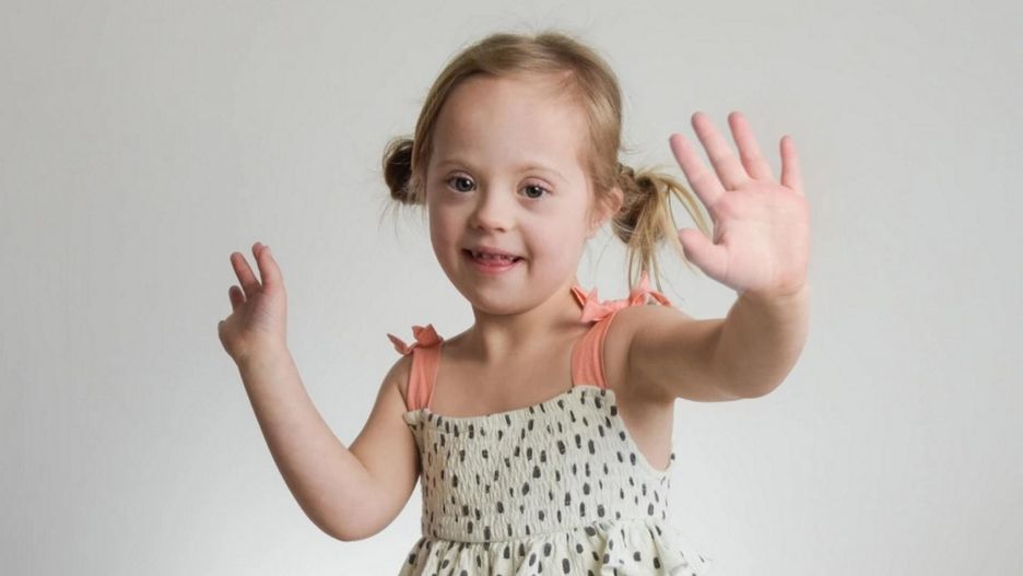 Dziewczynka z zespołem Downa pojawia się w kampaniach największych marek. "Od niedawna marki stawiają na promowanie różnych wizji piękna"