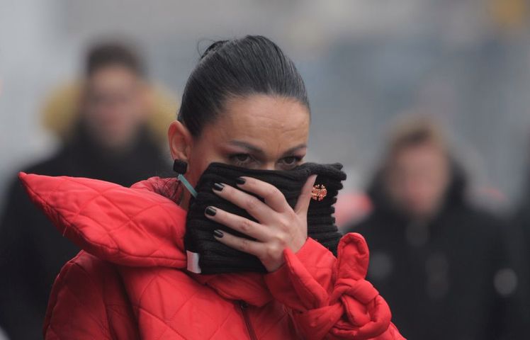 Nawet 15 proc. zgonów wśród chorujących na COVID ma związek ze smogiem