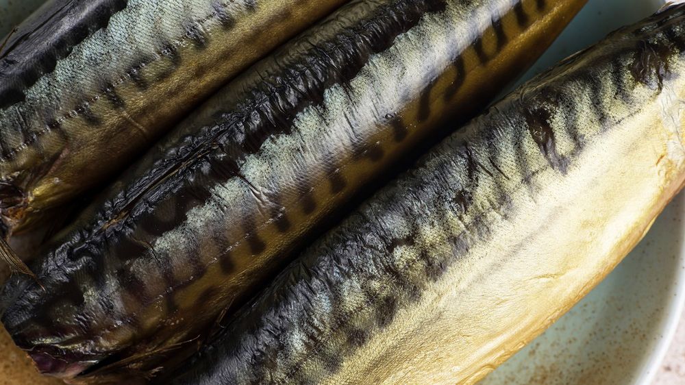 Lepiej wybrać ryby dzikie czy hodowlane? Zwróć uwagę na te oznaczenia podczas zakupów