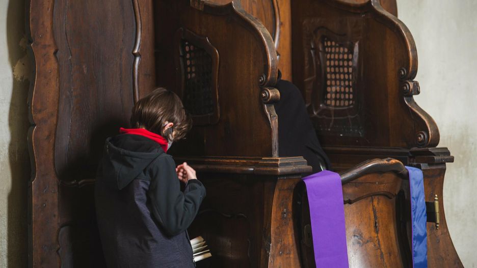 Intymne pytania do dzieci. To się dzieje podczas spowiedzi