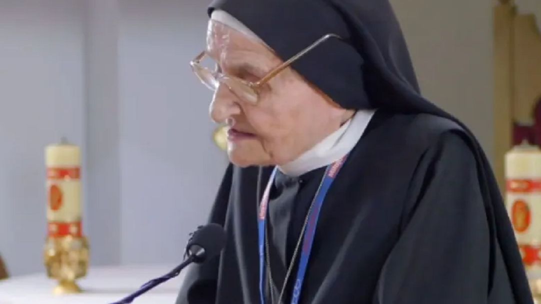 Twierdzi, że joga wywołuje podniecenie