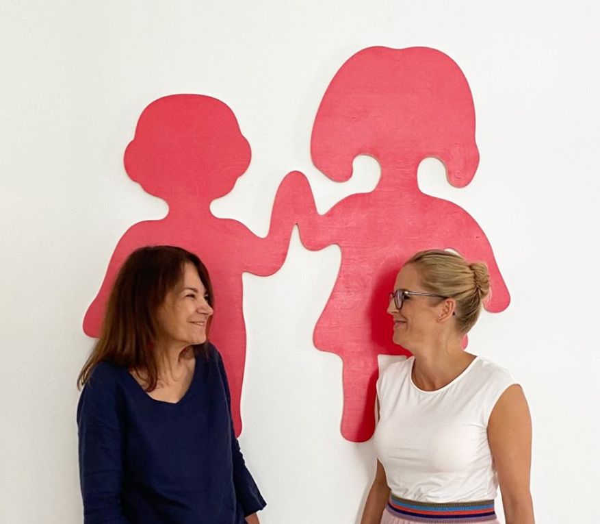 Monika Sajkowska i Małgorzta Trzaskowska w trakcie wizyty w Centrum Pomocy Dzieciom (Facebook)