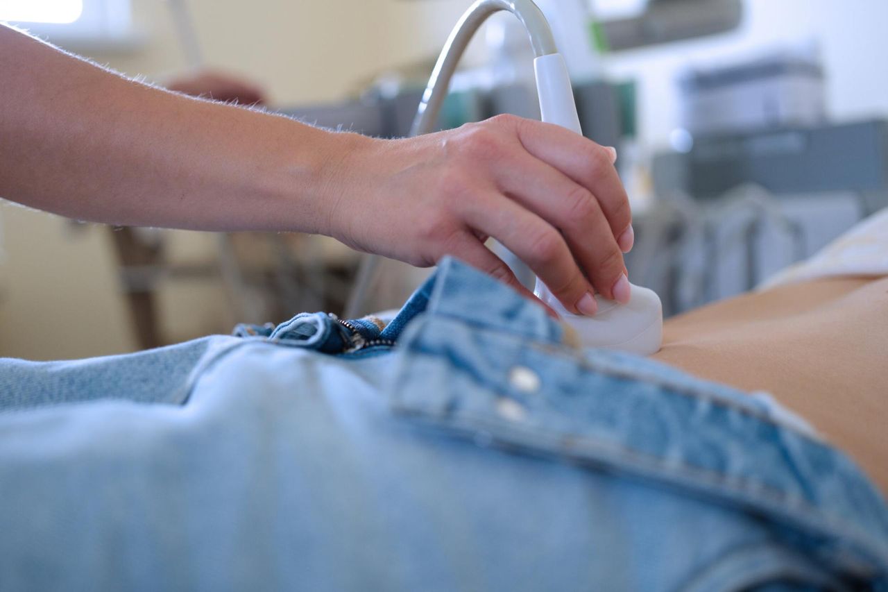 Program leczenia endometriozy działa od lipca. NFZ ujawnia, ile Polek skorzystało