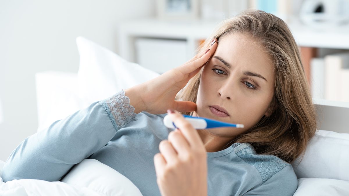 Gorączka sienna to potoczna nazwa objawów uczulenia na pyłki roślin. Ten typ alergii ma charakter sezonowy.