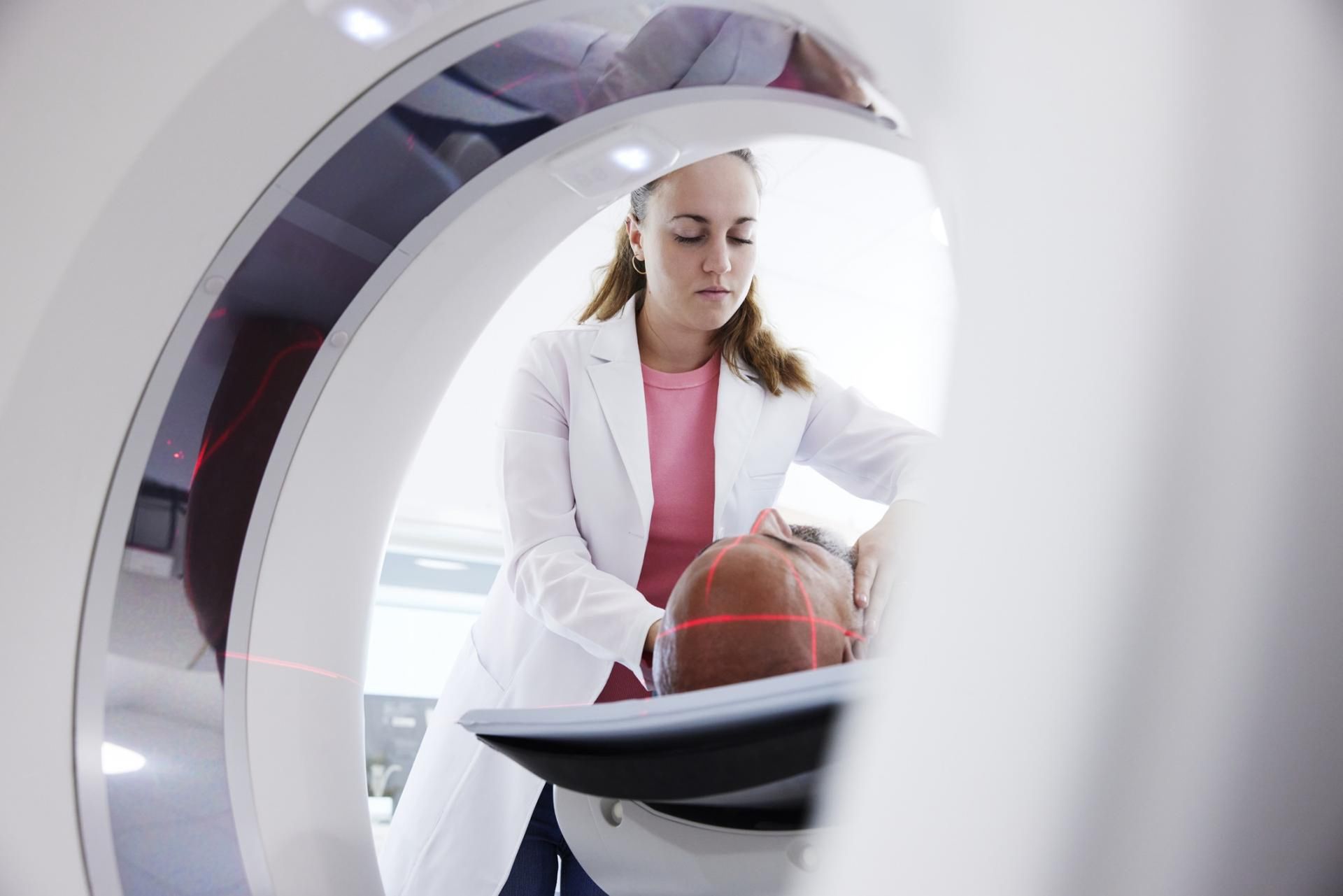 Nowotwory złośliwe stanowią drugą przyczynę zgonów w Polsce. W 2019 r. odpowiadały za ponad 25 proc. zgonów mężczyzn i 23 proc. zgonów kobiet 