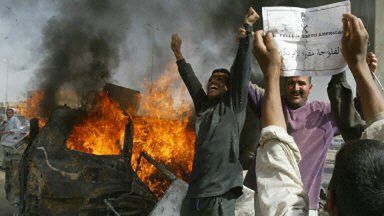 "Faludża - cmentarz Amerykanów" - głosi napis na kartce