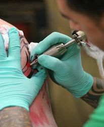 Czy tatuaż przeszkadza w karierze?