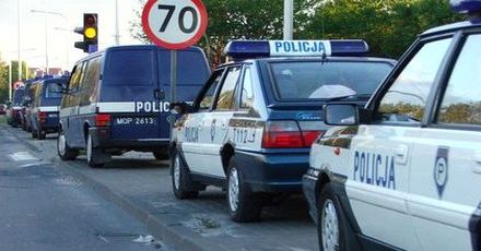 Wyświęcają stare radiowozy jak nowe