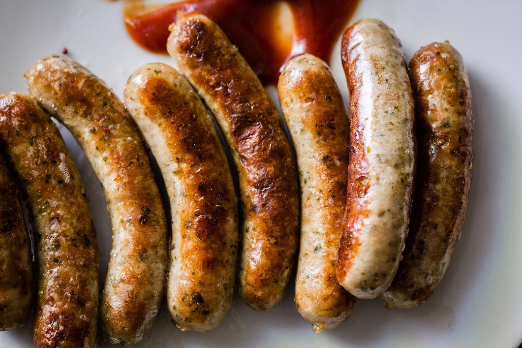 GIS wycofuje popularne kiełbaski. Wykryto w nich mieszaninę wody i płynu chłodzącego